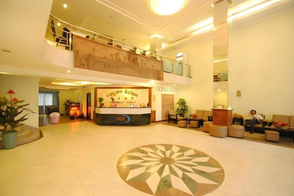 Midland Hotel Phnom Penh Exterior foto
